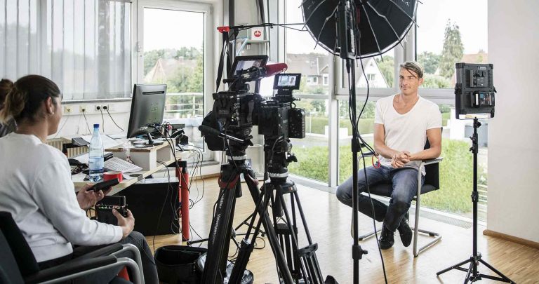 Videoproduktion im Interview-Set