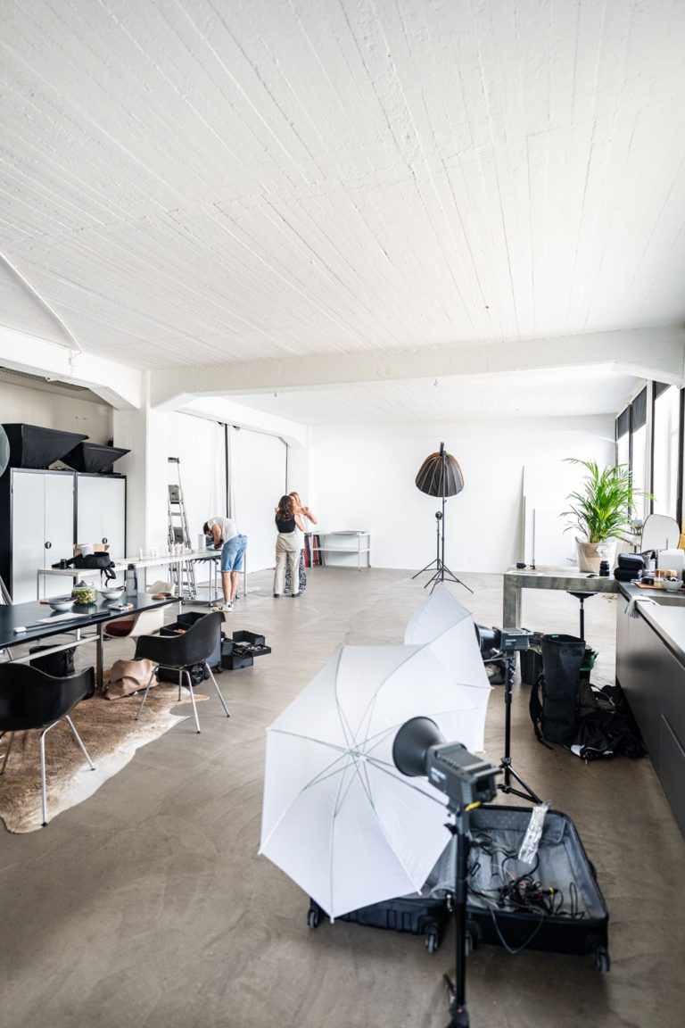 Fotostudio mit Lichttechnik für die Contentproduktion