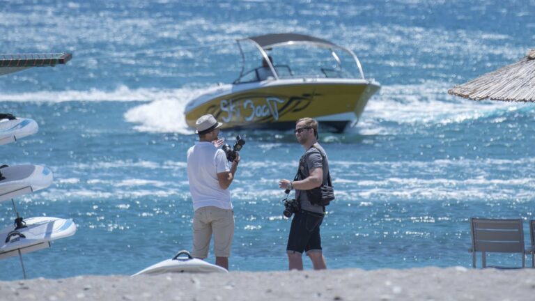 Foto- und Videodreh für TUI in der Türkei: Die Kamera filmt ein Motorboot