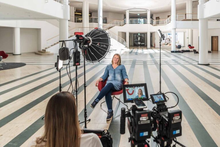 Videodreh bei TUI Deutschland in der Eingangshalle in Hannover